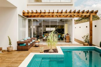 how long does it take to build a pergola