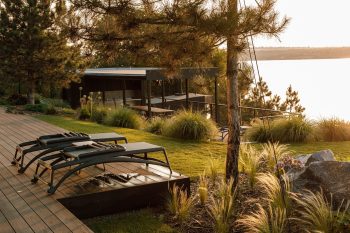 Modern Ipe hardwood deck built for long-lasting outdoor performance.